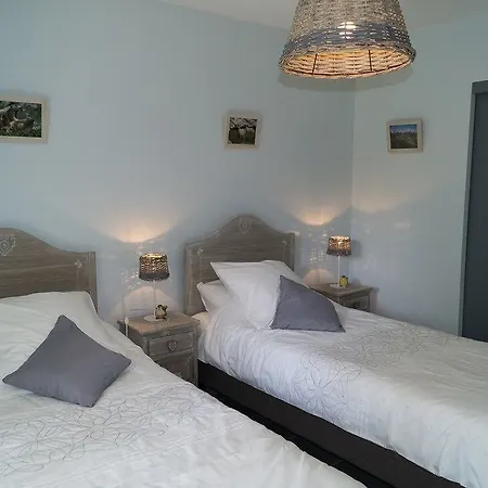 Bed & Breakfast Le Mas De Servant Roulottes Et D'hotes 3*