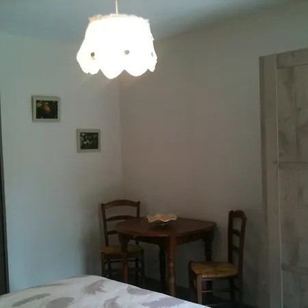 De Servant Roulottes Et D'hotes 3* Auberives-en-Royans
