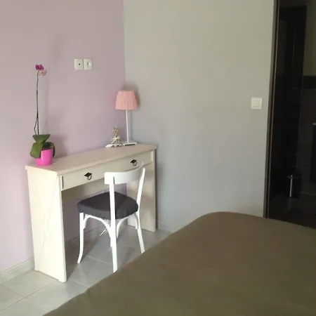 De Servant Roulottes Et D'hotes 3* Auberives-en-Royans